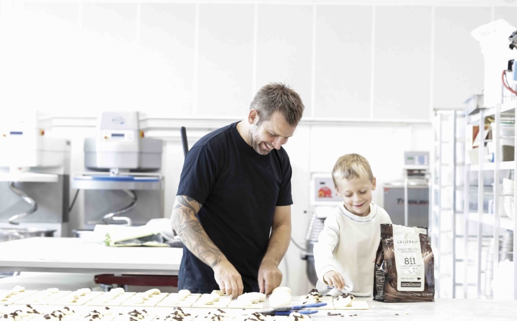 Torben og sønnen baker